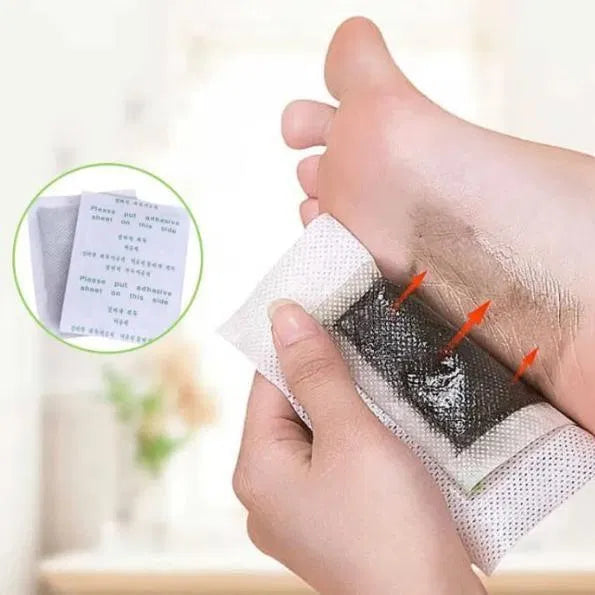 Detox Foot Patch ஒரு காலின் sole-ல் apply செய்யப்படுகிறது